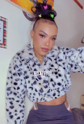 Pretty Ass shemale I do Video calls
