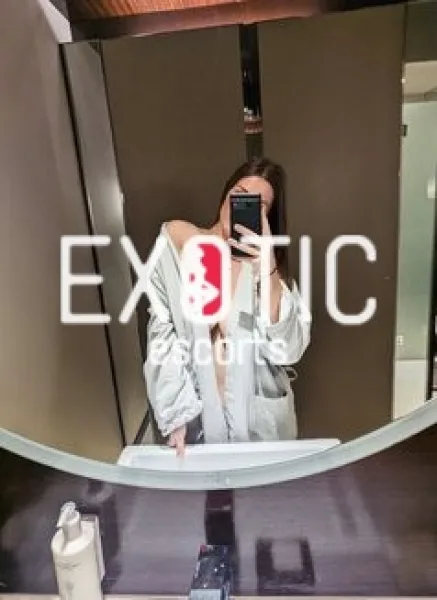 Khloé Roy — 2